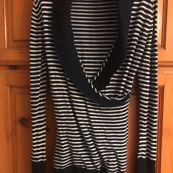 BCBG navy blue sweater - Picture 3 of 5